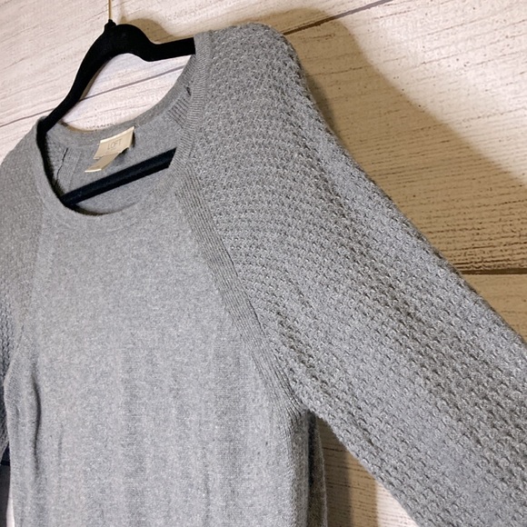 LOFT Outlet Gray Textured Lightweight Sweater Top - Size Small - Picture 2 of 16
